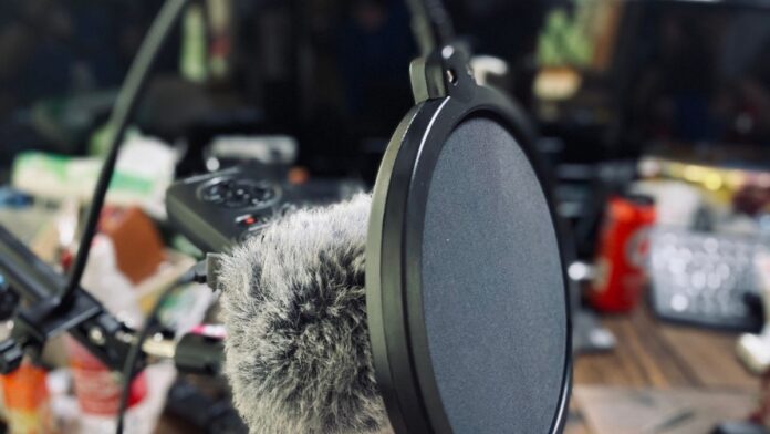 6 Reasons to Start a Podcast