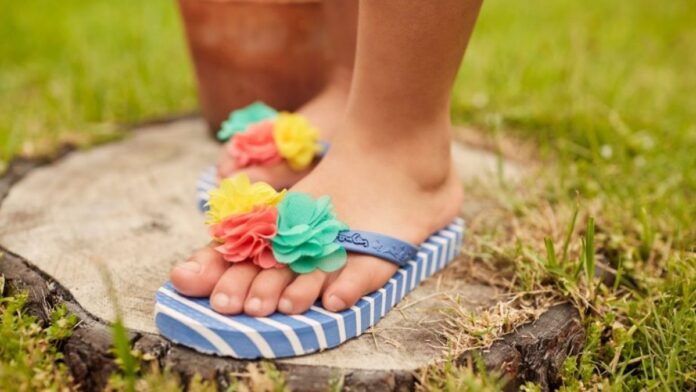 How to choose the best and safe sandals for happy little feet