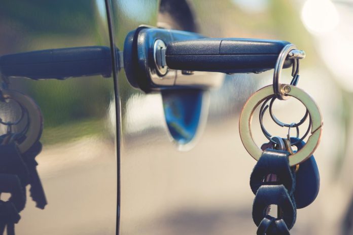 How Auto Locksmiths Unlock Cars and Make New Keys Methods and Tools Used
