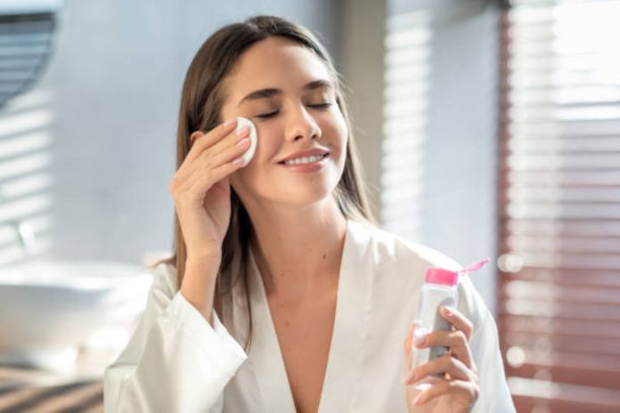 Exploring the Science Behind Micellar Water Why It’s a Must-Have