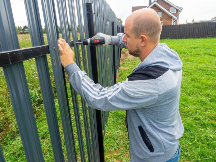 The Secret Safety Tips Fence Builders Near Me Suggest for Pool Owners