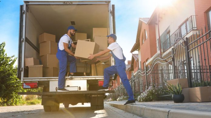 What to Expect from Full-Service vs. DIY Moves in 2025