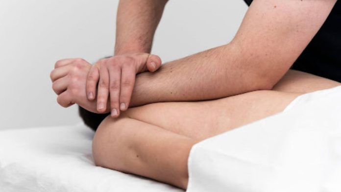 How Deep Tissue Massage Reduces Stress for NYC Desk Workers